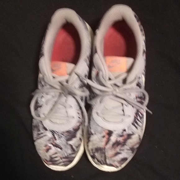 Nike Kids' Multicolor Pattern Sneakers - Picture 2 of 5